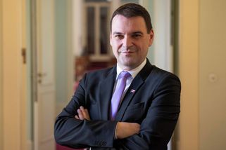 Macinka nebude v debatě, zaměstnancům ministerstva proto zakázal mluvit s ČT - Novinky